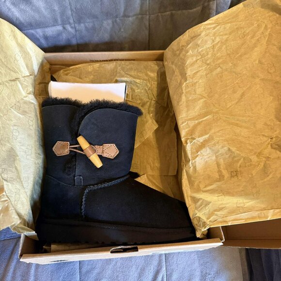 12.13 NIB UGG Keely Black Suede Sheepskin Boots Mid Calf Big Kid Size 3 - Picture 4 of 11